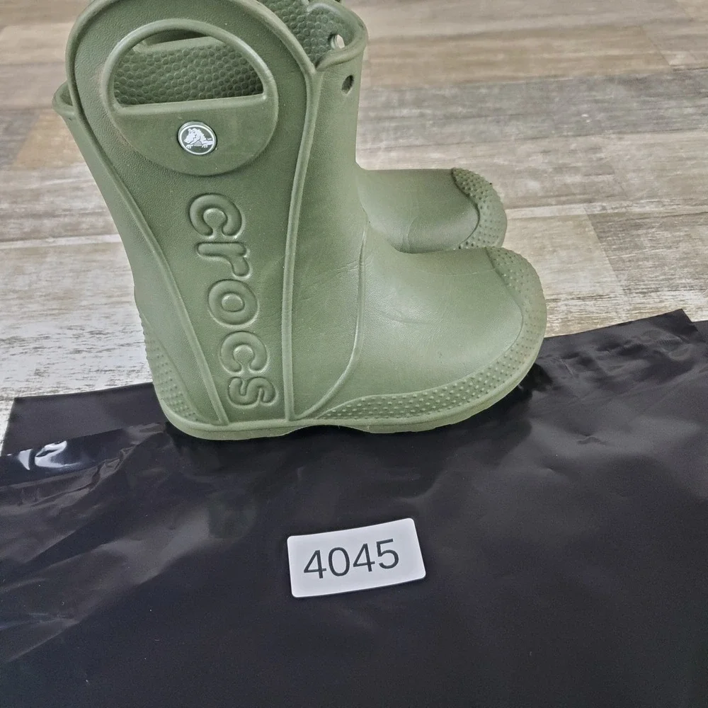 Crocs Handle It Kids Rain Boots Sz 9 C9 Green Rubber Handles Slip On Mid Top